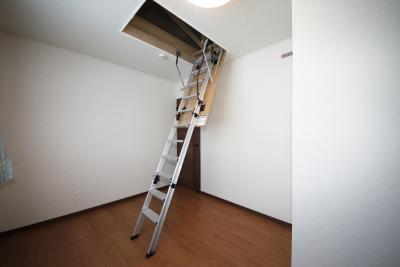 フリースペース：天井収納用はしご