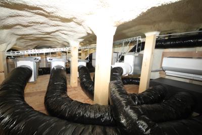 冷暖房設備：天井裏