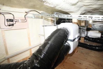 冷暖房設備：天井裏